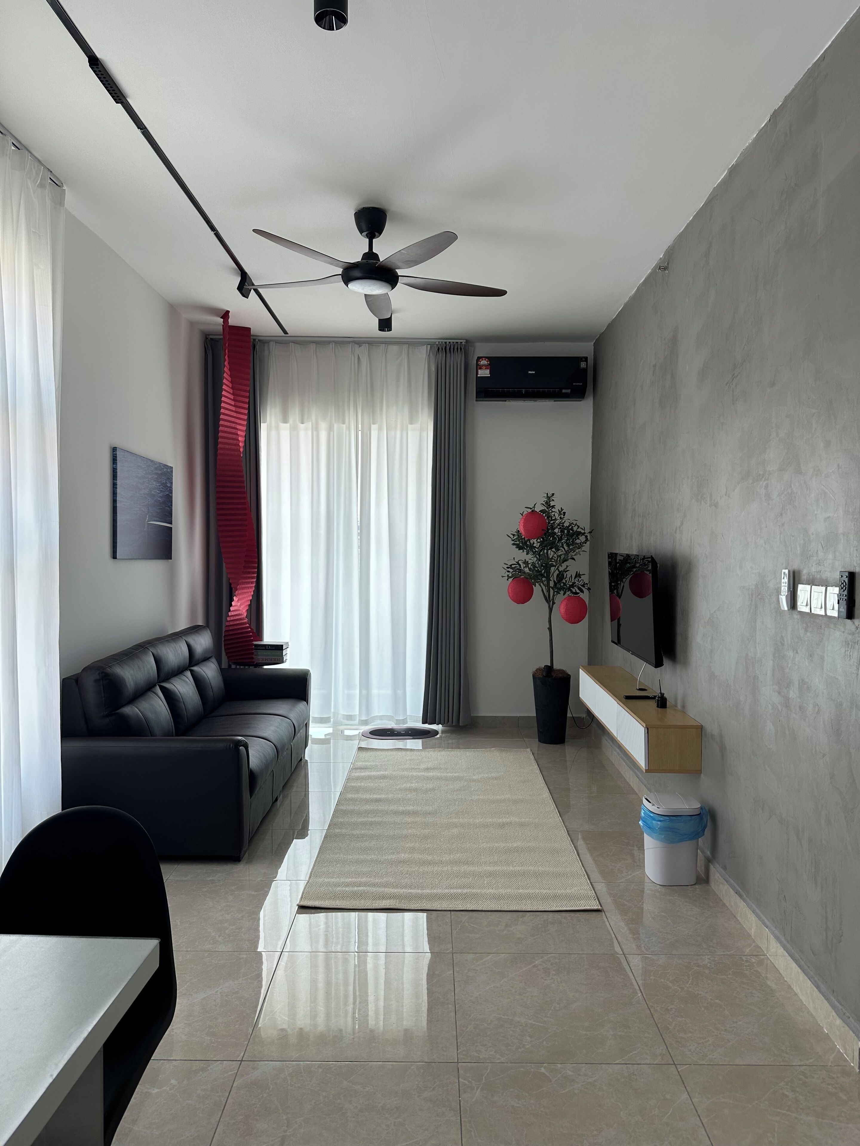 Apartemen Comfort, balkon, pemandangan kota | Area keluarga | Smart TV 43-inci dengan saluran TV digital