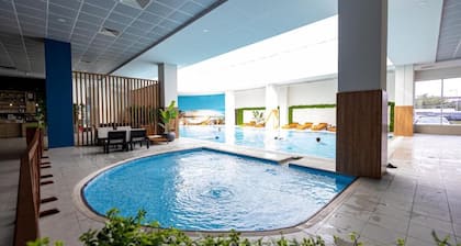 18th Floor Condo With Pool & Fitness Center