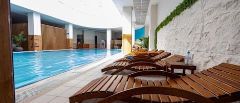 Apartemen, 2 kamar tidur, akses difabel, pemandangan kota | Kolam renang | Kolam renang indoor