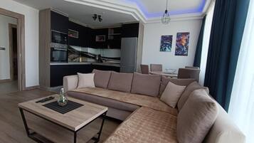 Apartment, 2 Bedrooms, Accessible, City View | Living room
