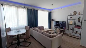 Apartment, 2 Bedrooms, Accessible, City View | Ruang tamu
