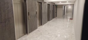 Apartment, 2 Bedrooms, Accessible, City View | Hallway