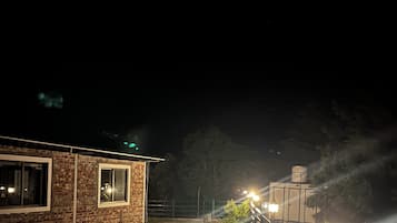 Étkezés a szobában