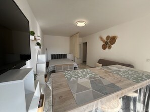 Bügeleisen/Bügelbrett, kostenloses WLAN, Bettwäsche