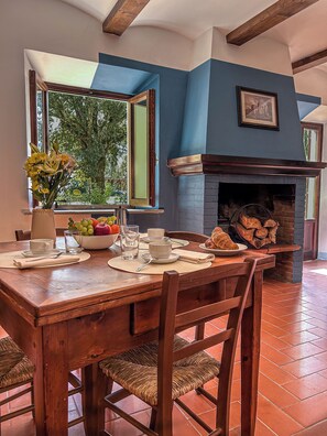 公寓, 花园景观, 一层 | 私人厨房 | 冰箱、冰柜