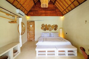 Villa, 2 slaapkamers, privézwembad, uitzicht op tuin | 2 slaapkamers, een bureau, gratis wifi