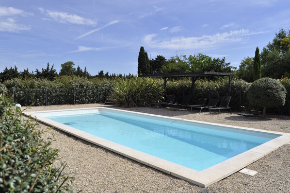 Outdoor pool - Gite for up to 7 people in the countryside surrounded by horses. (Visan)