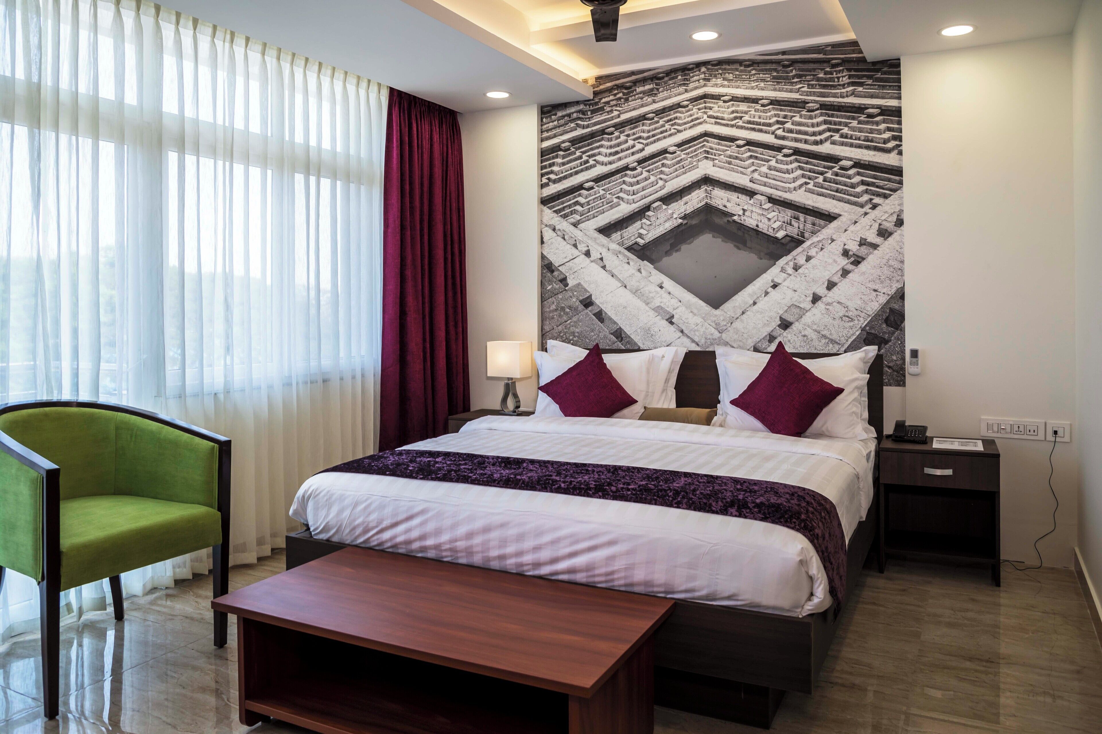 Ropa de cama hipoalergénica y espacio para trabajar con laptop 