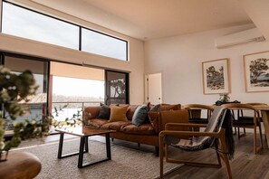 Televisor intel·ligent i llar de foc 