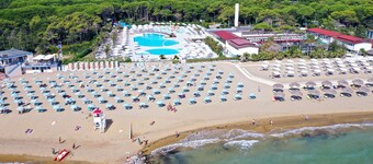 Moderna villa familiare con giardino recintato