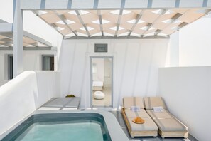 3 bedrooms, bed sheets - Hommage Suites With Caldera View & Hot tub (Santorini)