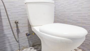 Deluxe Double Room | Bathroom | Shower, rainfall showerhead, towels