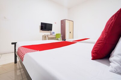 Hotel O Rappocini Near Rsia Paramount