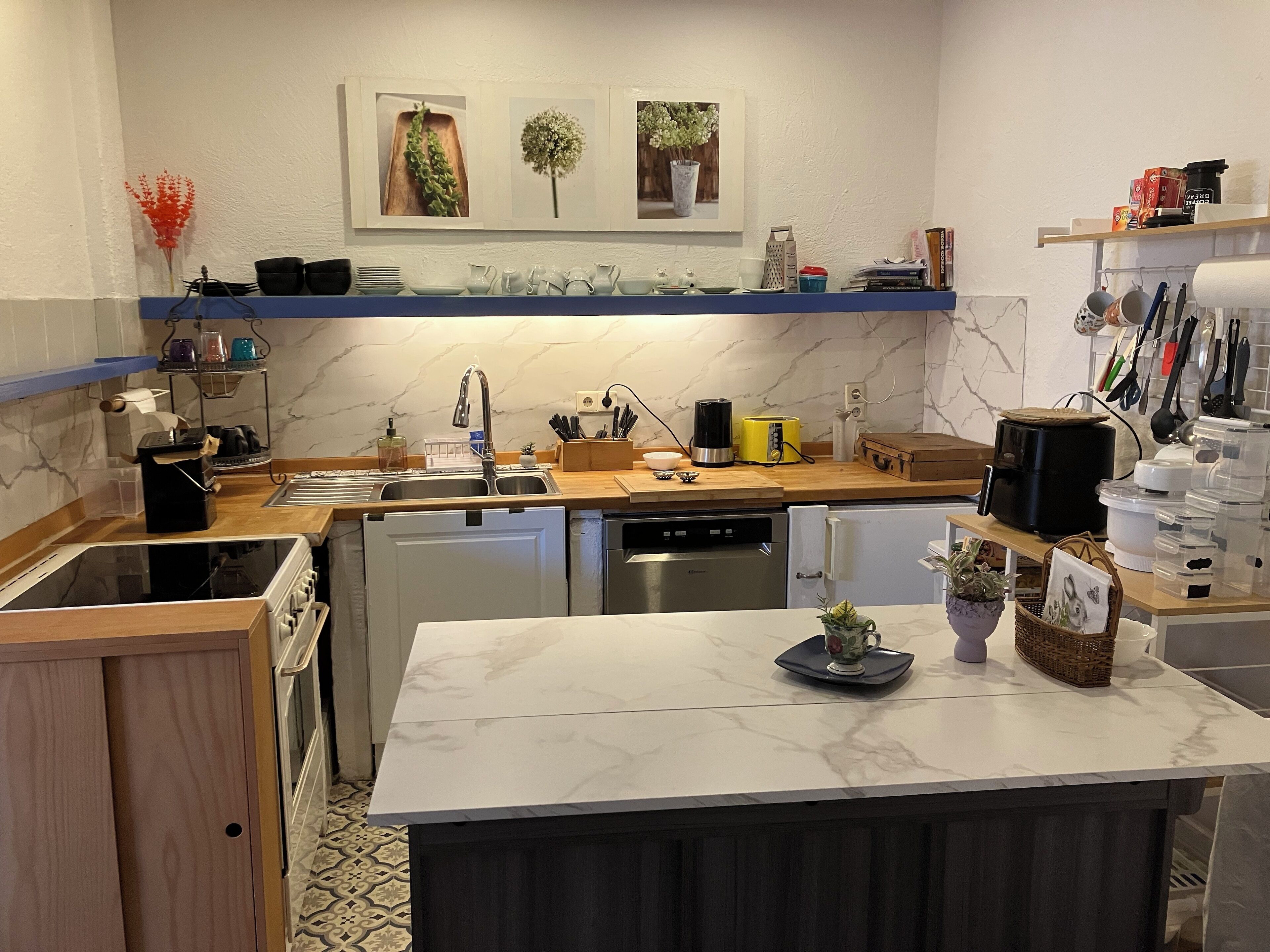 Køleskab, mikrobølgeovn, ovn, kogeplade