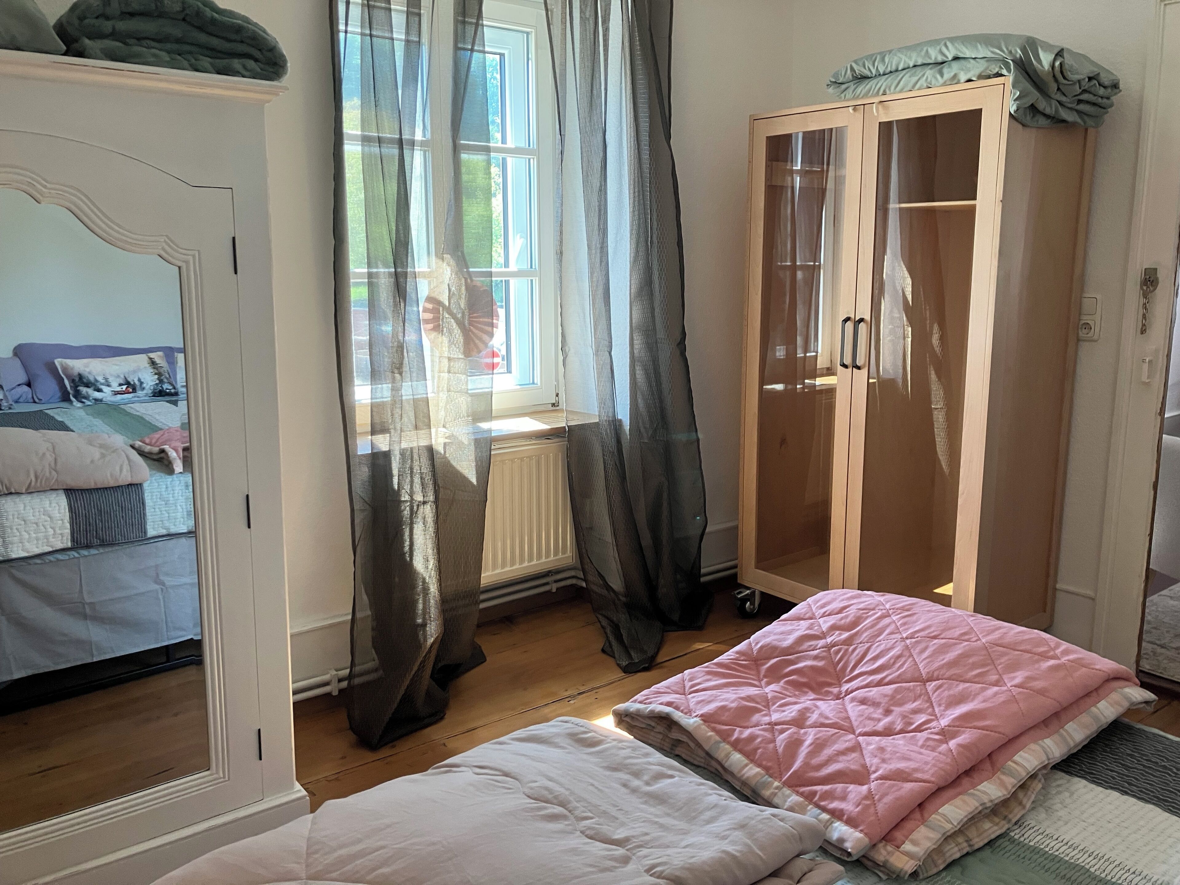 3 chambres, fer et planche à repasser, Wi-Fi, draps fournis