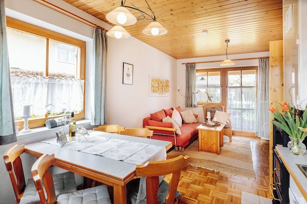 Classic House, Garden View | Living area | 43-inch flat-screen TV with satellite channels