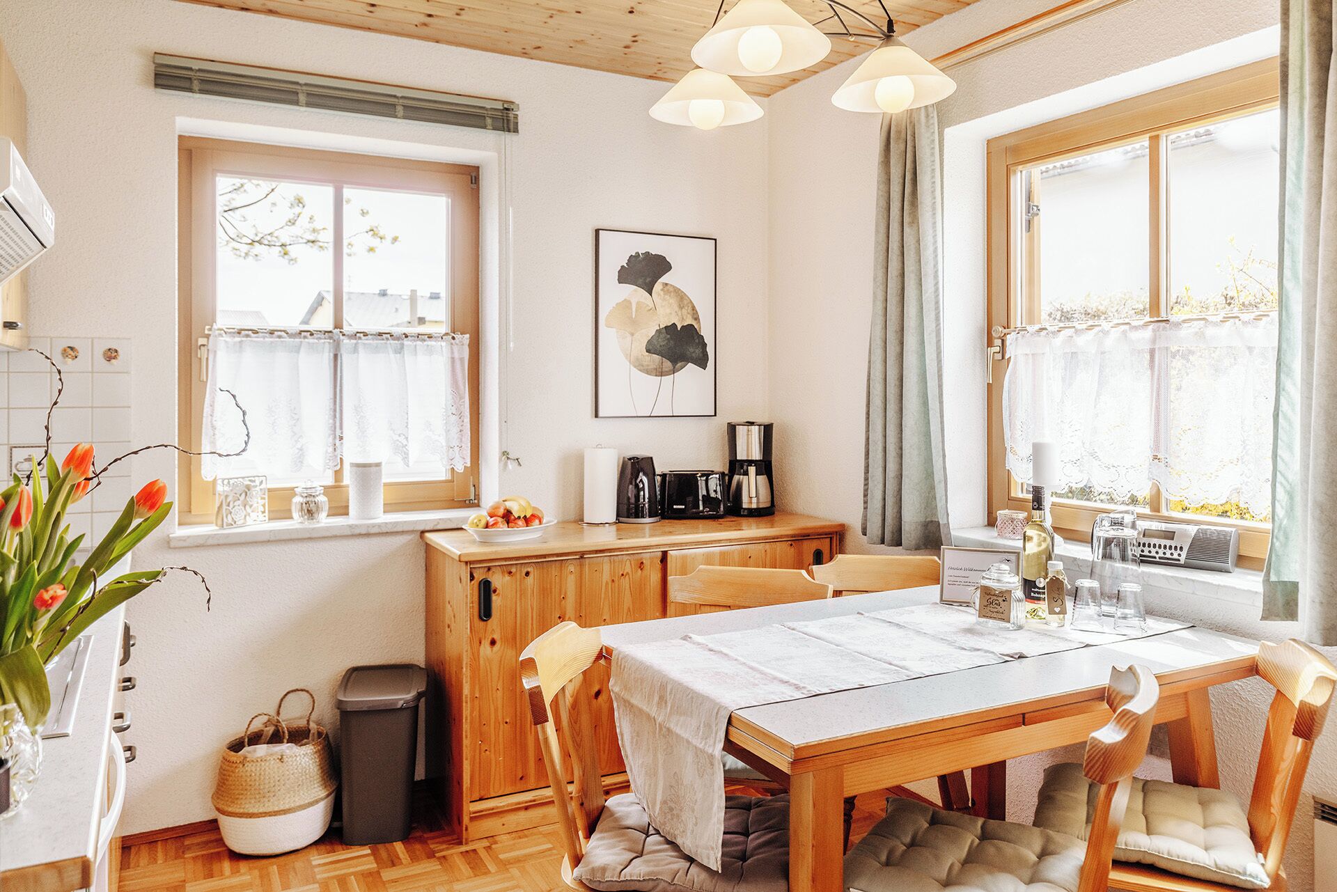 Classic House, Garden View | In-room dining
