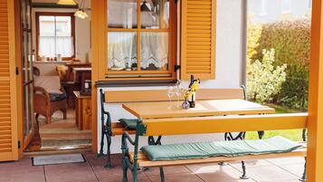 Classic House, Garden View | Terrace/patio