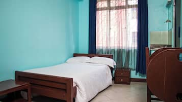 Caja de seguridad en la habitación y escritorio
