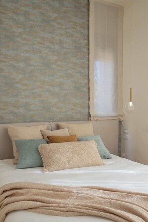 3 bedrooms, iron/ironing board, travel cot, WiFi