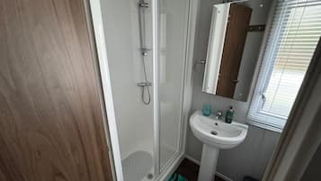 Apartment | Badezimmer | Dusche, Haartrockner, Handtücher, Toilettenpapier