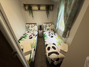 Apartament | 3 dormitoris, planxa i posts de planxar, wifi gratuïta i roba de llit
