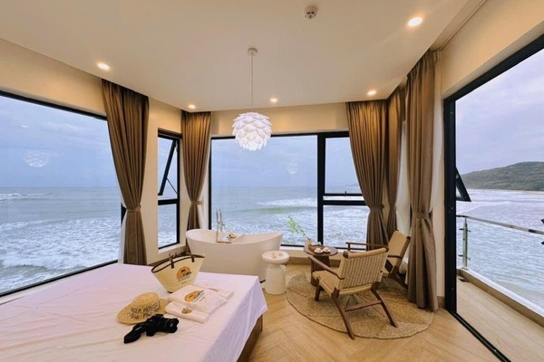 Luxury Single Room, Balcony, Beach View | Premium bedding, minibar, free WiFi, bed sheets