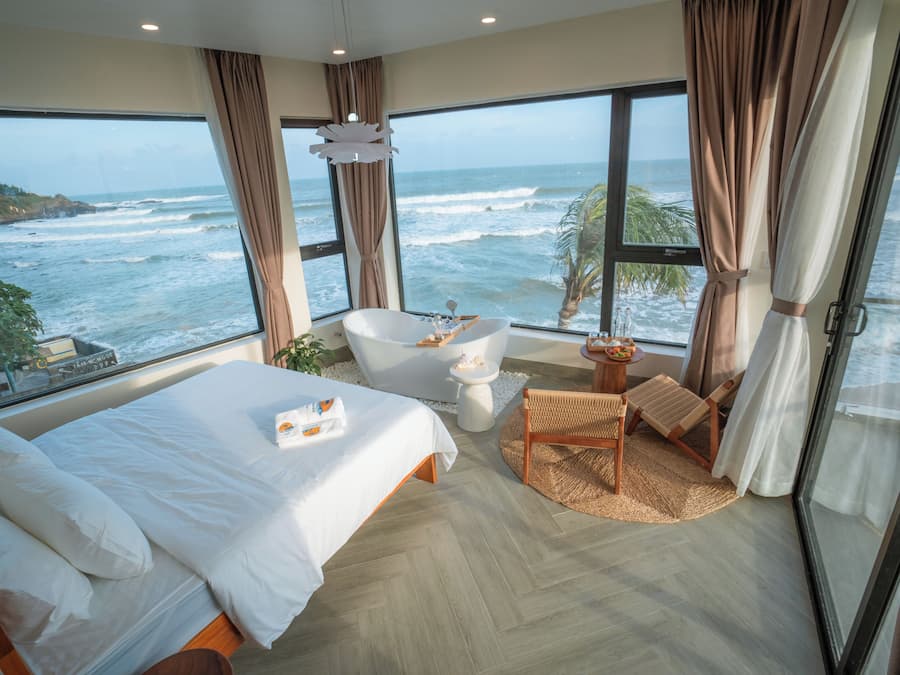 Premium bedding, minibar, free WiFi, bed sheets