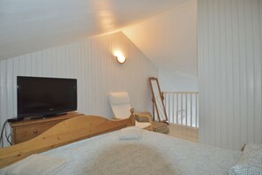 2 bedrooms, iron/ironing board, travel cot, bed sheets