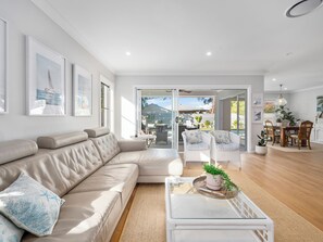 Smart TV - Calypso - Pool, Walk To Beach, Sawtell (SAWTELL)