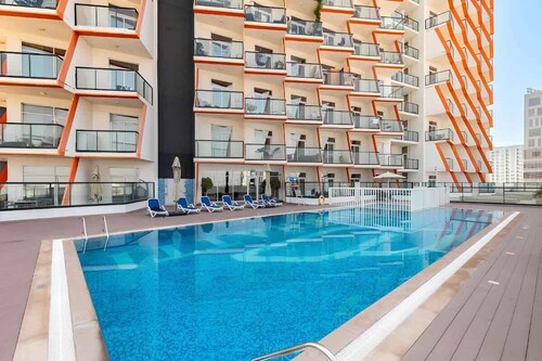Dubai Al Jaddaf Apt Pool Gym Free Parking