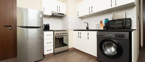 Fridge, microwave, oven, coffee/tea maker