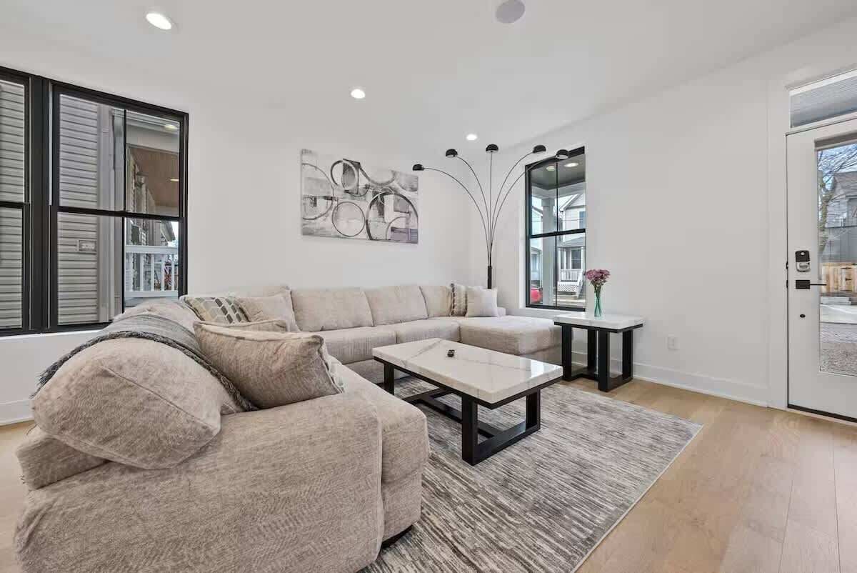 Smart TV, stereo, offices