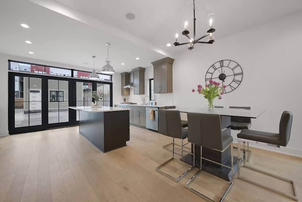 Dining - Short North & Downtown & OSU | Near High Street | Free Parking | 5,800+ Reviews (Columbus)