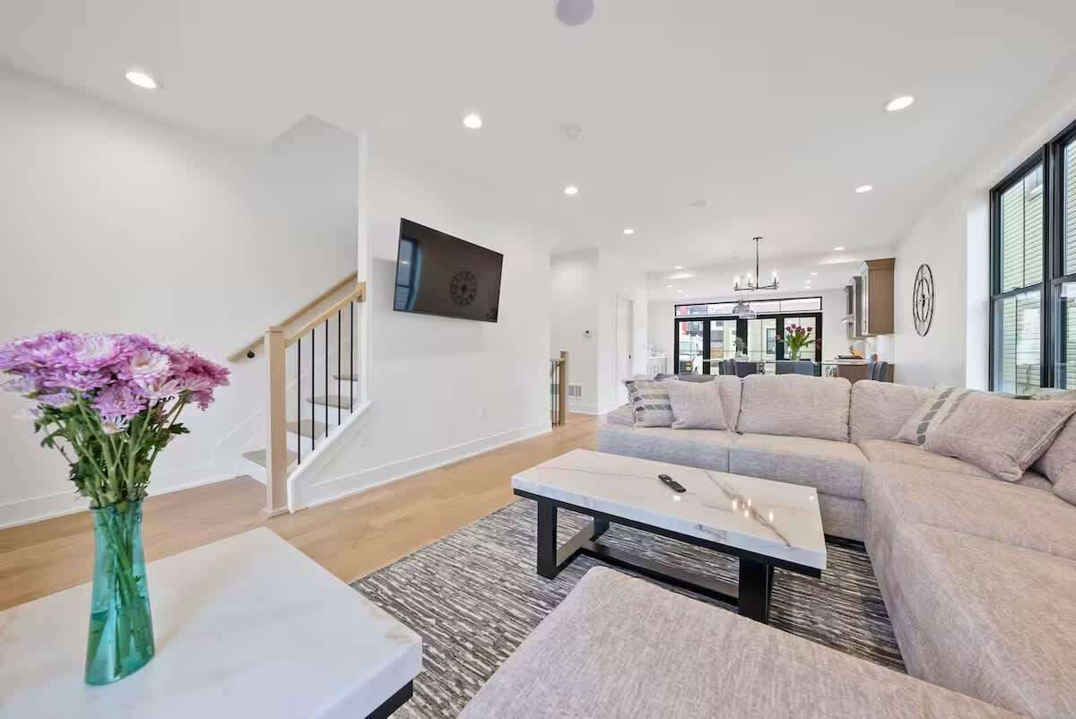 智能电视、立体声音响、办公室