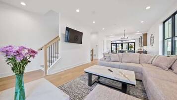 Smart TV, stereo, offices