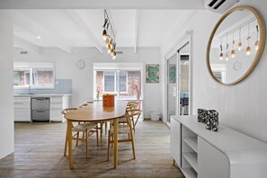 Dining - Seaview Dromana - Where the mountain meets the sea. - The best of both worlds - where the mountain meets the sea! (Dromana)