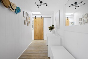 Interior - Seaview Dromana - Where the mountain meets the sea. - The best of both worlds - where the mountain meets the sea! (Dromana)