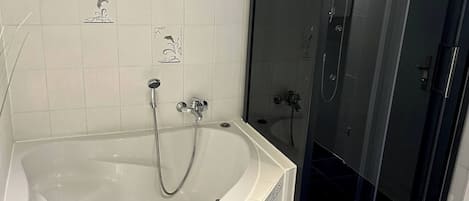 Appartement, 4 chambres, fumeur, balcon | Salle de bain