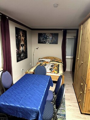 Lejlighed - 4 soveværelser - ryger - balkon | 4 soveværelser