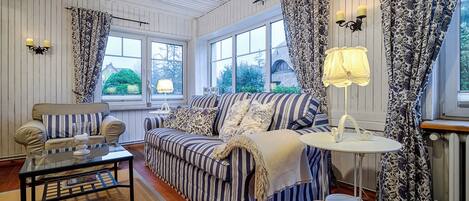 Fernseher, DVD-Player, Stereoanlage