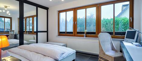 1 bedroom, travel cot, free WiFi