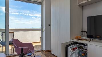 Panoramic Triple Room, Sea View | Minibar