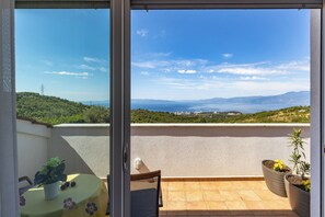 Water view - Terra Magica Room with Private Parking (Cavle)