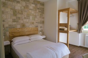 Premium bedding, down duvets, individually decorated - Oasi Da Vinci (Tignale)