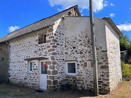 2/4-person house in the heart of a charming hamlet