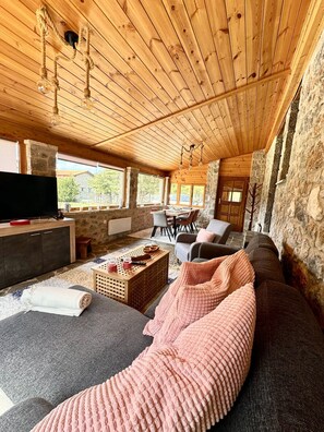 3 bedrooms, desk - Crown Chalet Arachova (Distomo-Arachova-Antikyra)