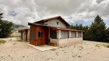 House | 3 bilik tidur, meja