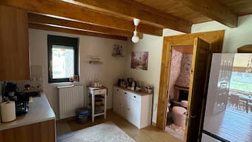House | 3 bilik tidur, meja