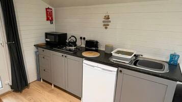 Kabin | Dapur pribadi | Lemari es, microwave, kompor, dan ketel listrik